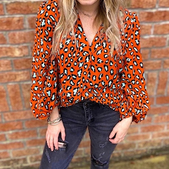 Gorgeous bubble sleeve v-neck tunic blouse - Picture 2 of 15